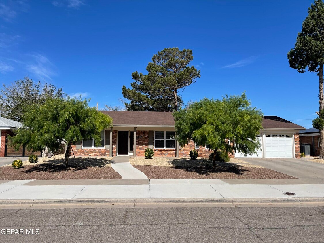 9216 Lait Dr, El Paso, TX 79925 House for Rent in El Paso, TX