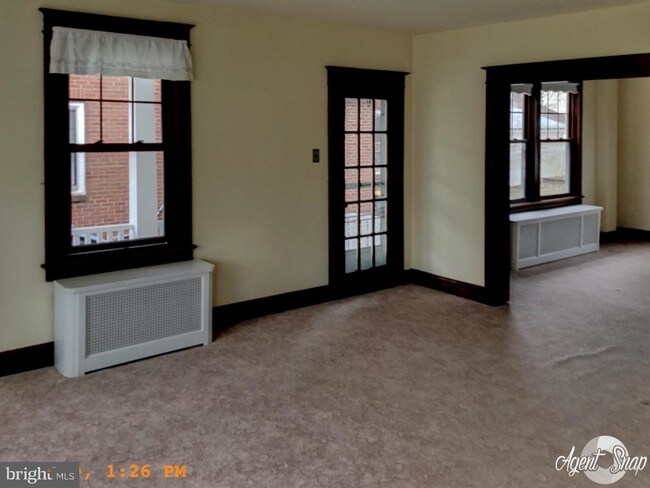 Foto del edificio - 319 W Lancaster Ave