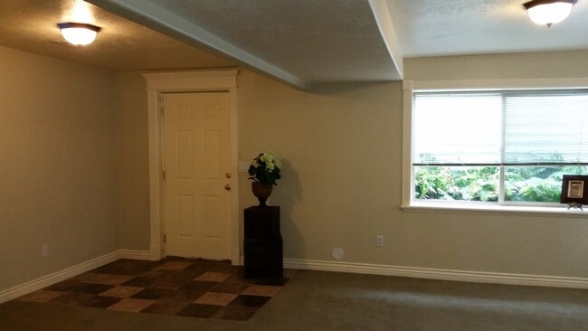 Building Photo - 871 W 330 S