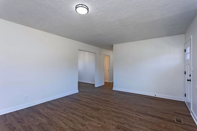 Building Photo - 151 Sharon Cir