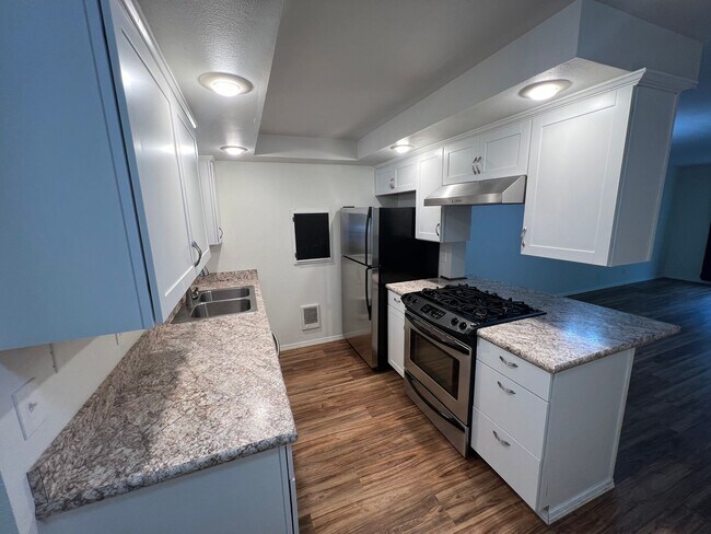 Foto del edificio - Two Bedroom Townhouse in South Salem with ...