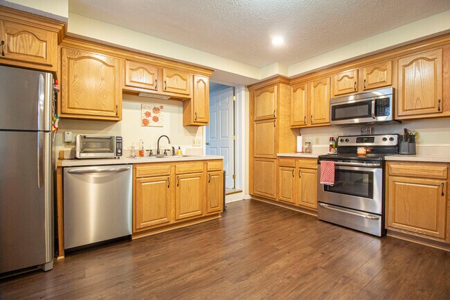 Kitchen - 1915 Sidney St