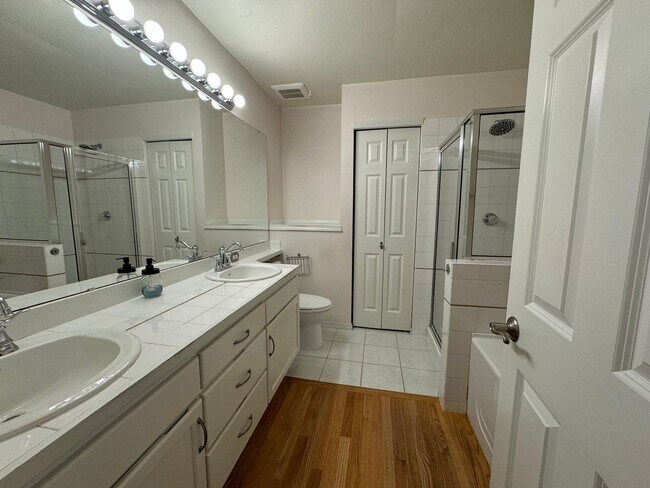 Foto del edificio - Beautiful 3 bedroom, 2.5 bathroom home in ...