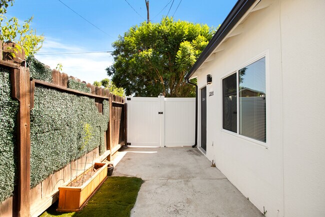 Gated outdoor space - 23046 Saticoy St