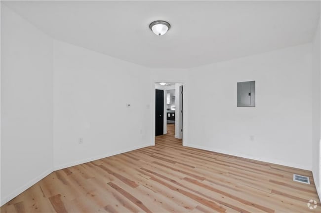 Building Photo - 7711 Westmoreland Ave