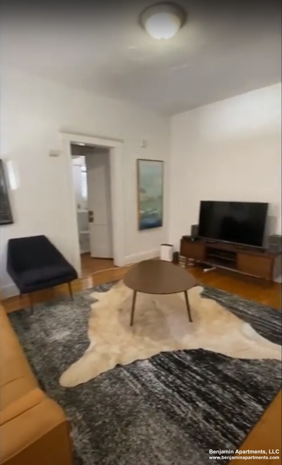 Building Photo - 121 Park Dr