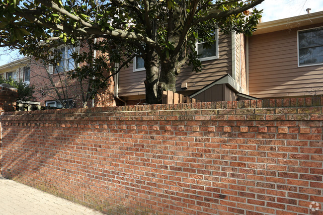 Building Photo - Opra House Square