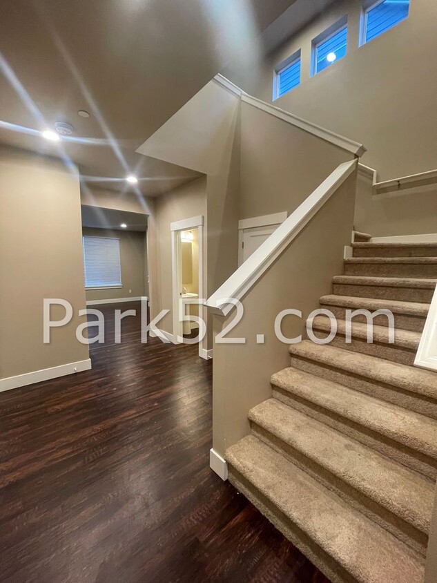 Foto principal - $500 Move-in Special - Spacious 4 Bedroom ...