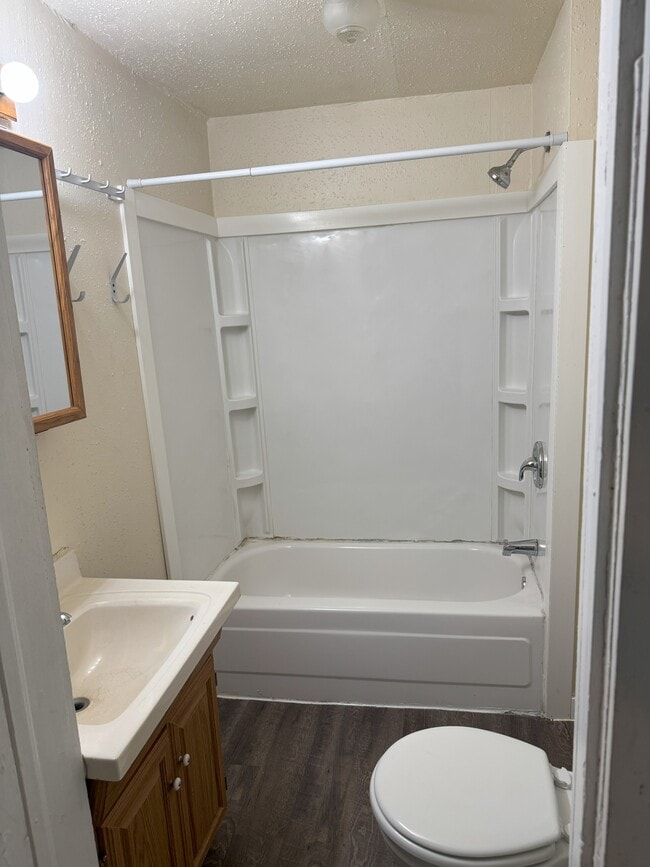 Building Photo - 812 Chippewa St