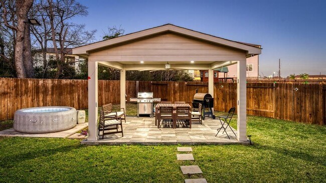 Foto del edificio - 24630 Charlton Green Ln