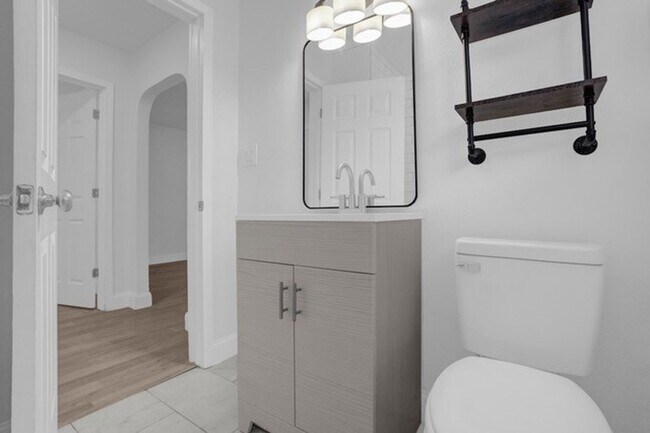 Foto del edificio - Brand New Updated Home