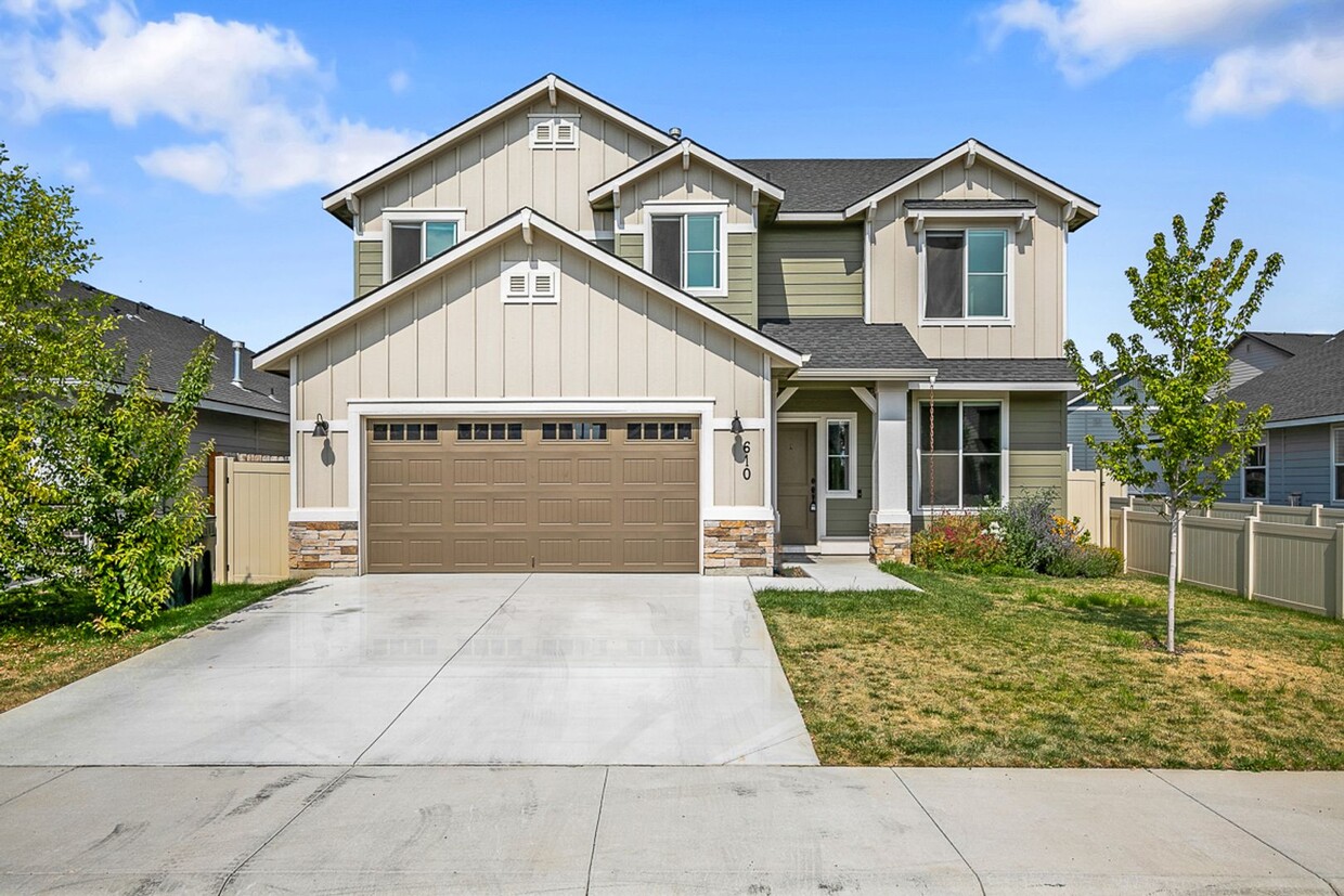 Foto principal - Beautiful 5bd/2.5ba, 3-car Tandem Garage H...