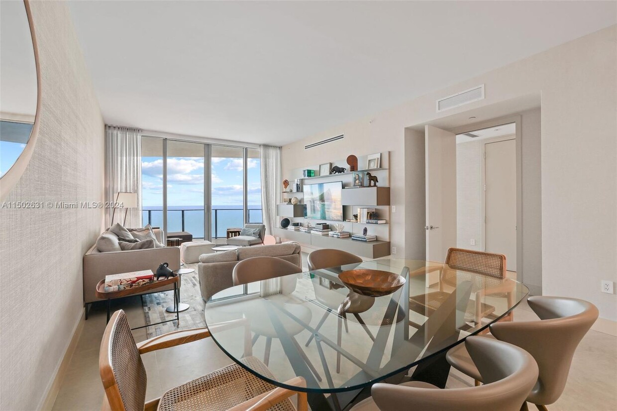 Foto principal - 15701 Collins Ave