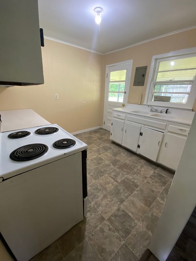 Foto del edificio - 2721 Simpson St