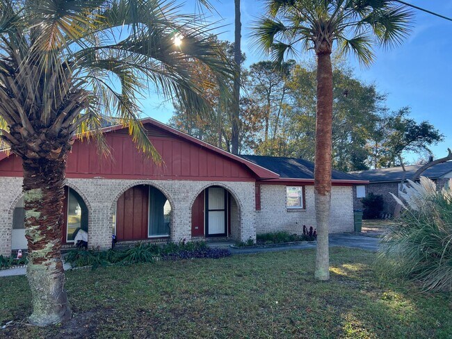 Foto del edificio - Pet Friendly! Three-bedroom Duplex Ranch Home in Surfside Beach! East of 17!