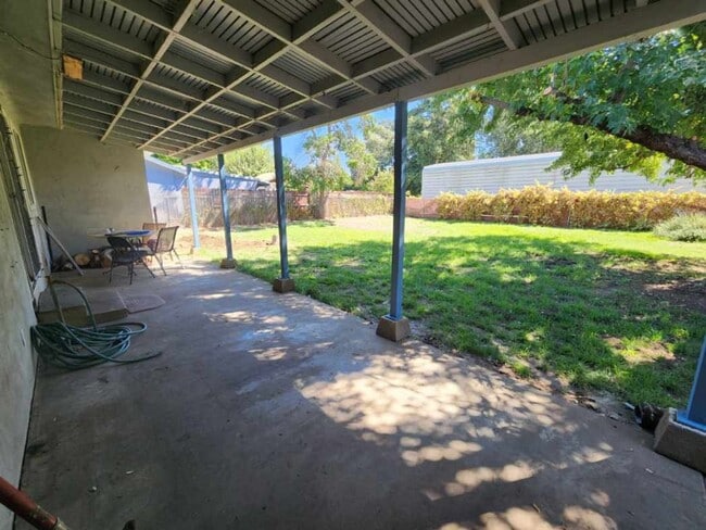 Building Photo - Newly remodeled 3-bedroom in the Avenues