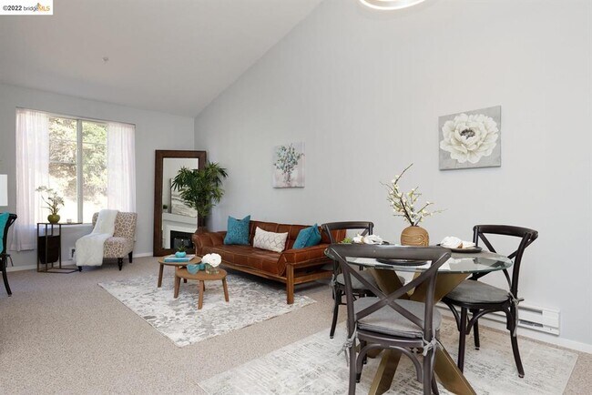 Living/Dining room - 320 Caldecott Ln