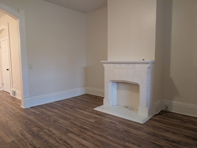 Foto del edificio - 1851 W 52nd St