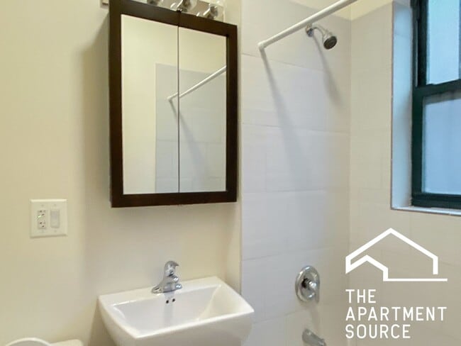 Foto del edificio - 430 W Surf St