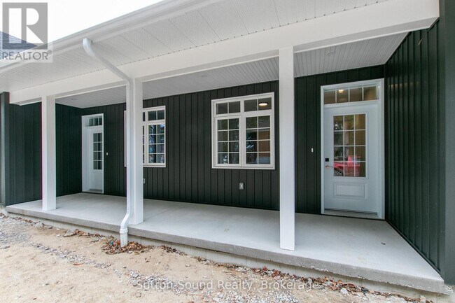 Photo du bâtiment - 202 Queen St W