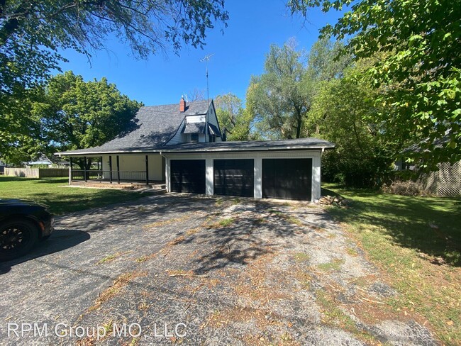 Building Photo - 3 br, 2.5 bath House - 5715 N. Farm Rd. 189