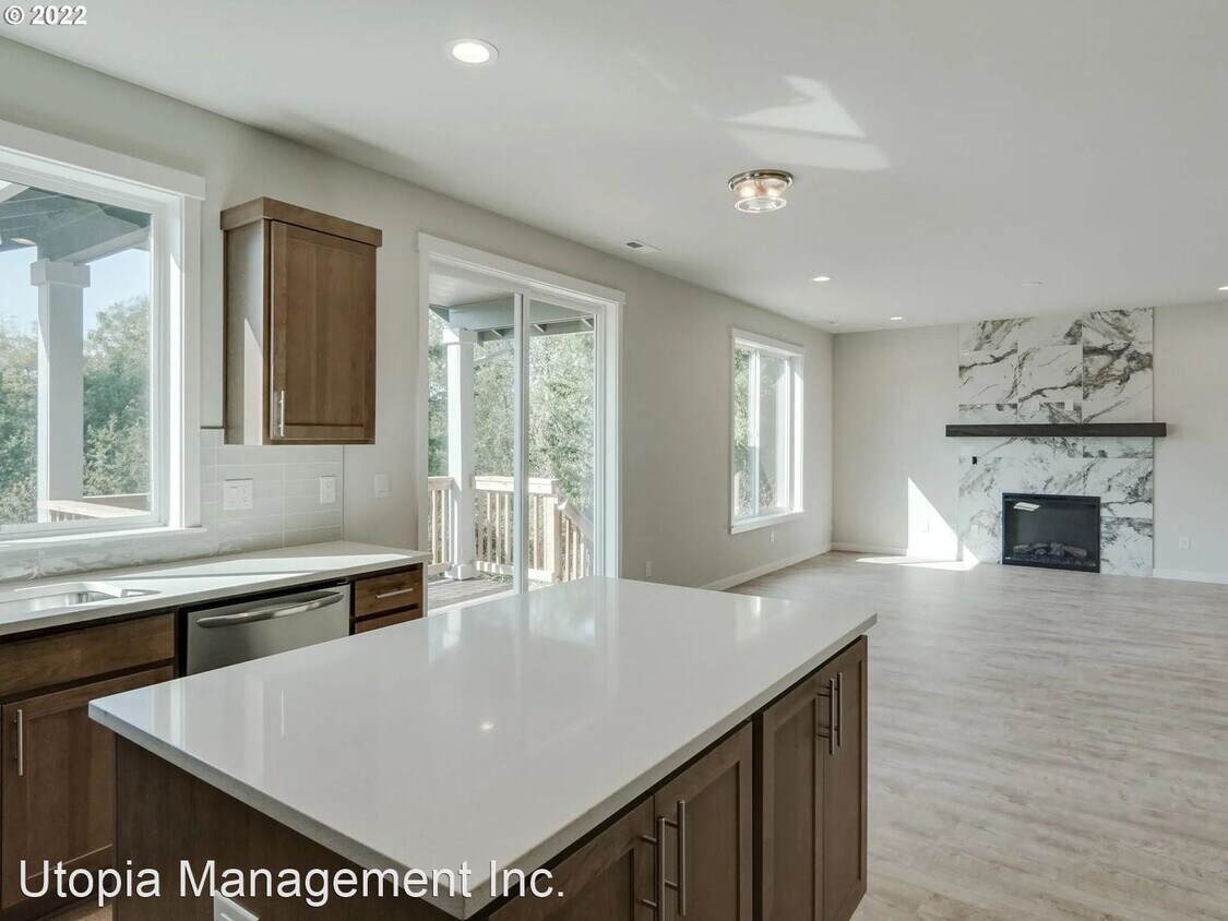 1315 NE Henderson Ter, Estacada, OR 97023 House Rental in Estacada