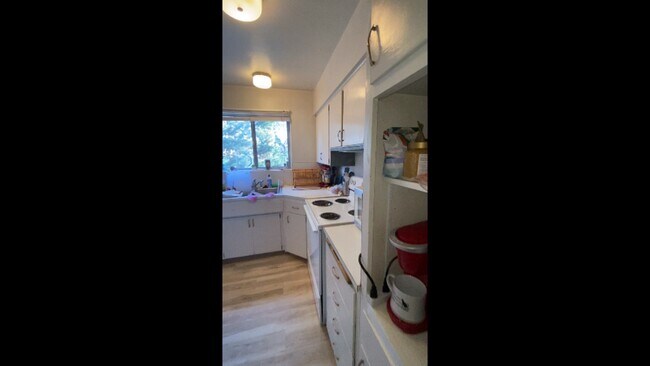 Kitchen - 960 NE B St