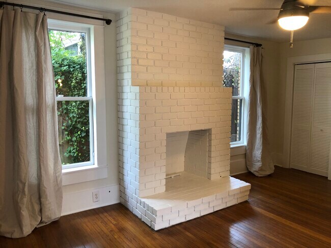 LR - 5928 WORTH ST