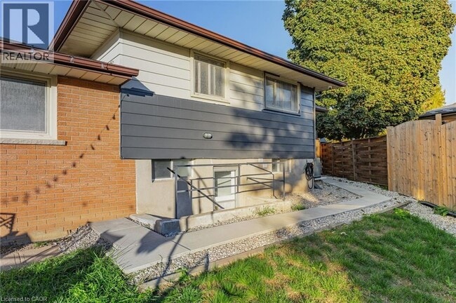 Building Photo - 19 Elm Ridge Dr