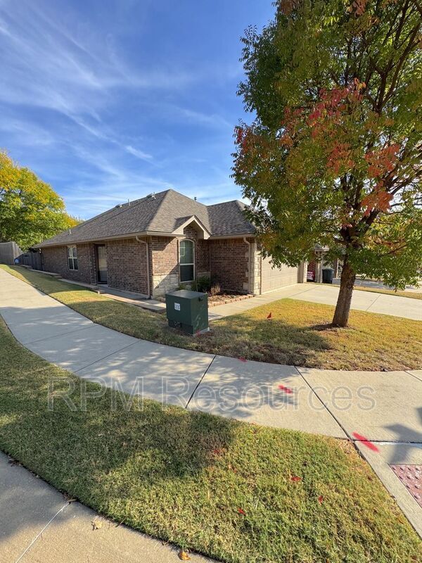 Building Photo - 800 Stag Trail