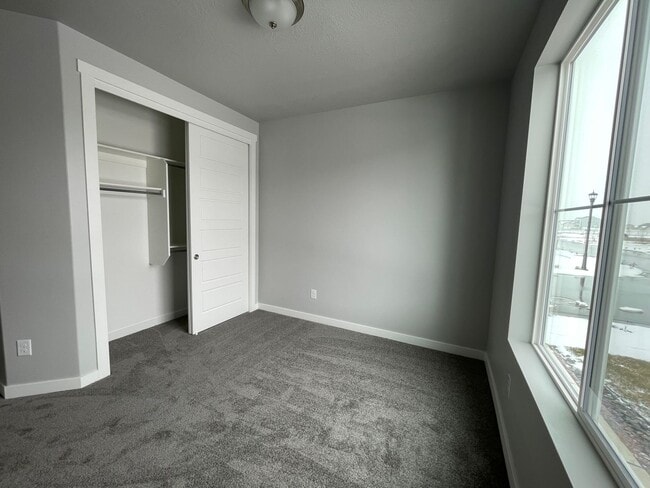 Building Photo - Fantastic GORGEOUS Home!