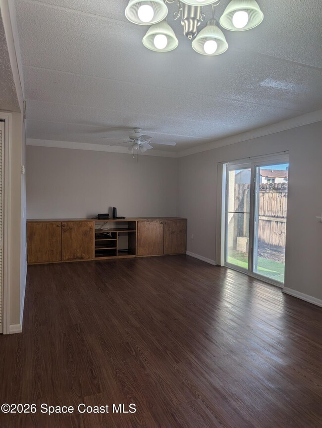 Foto del edificio - 653 Ridge Club Dr