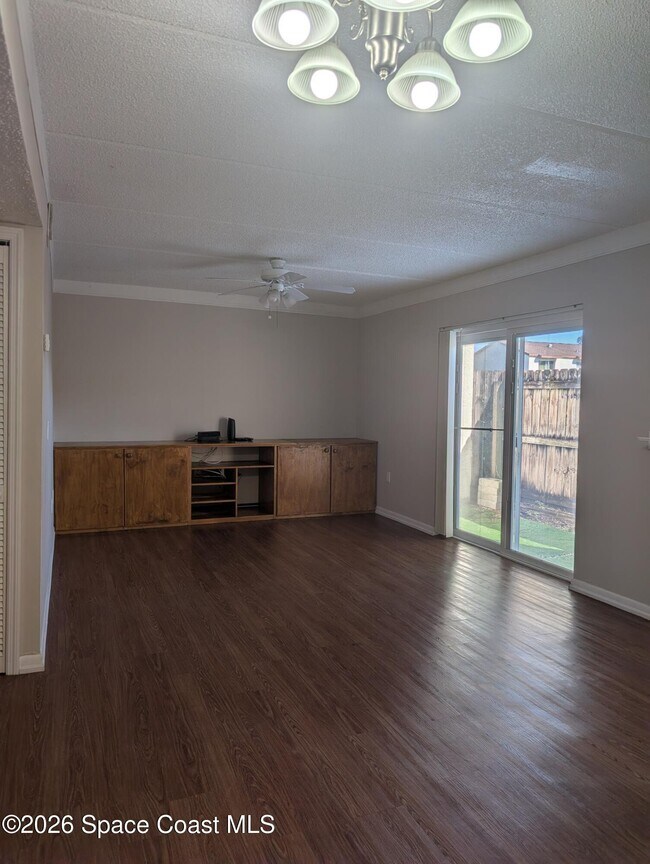 Foto del edificio - 653 Ridge Club Dr