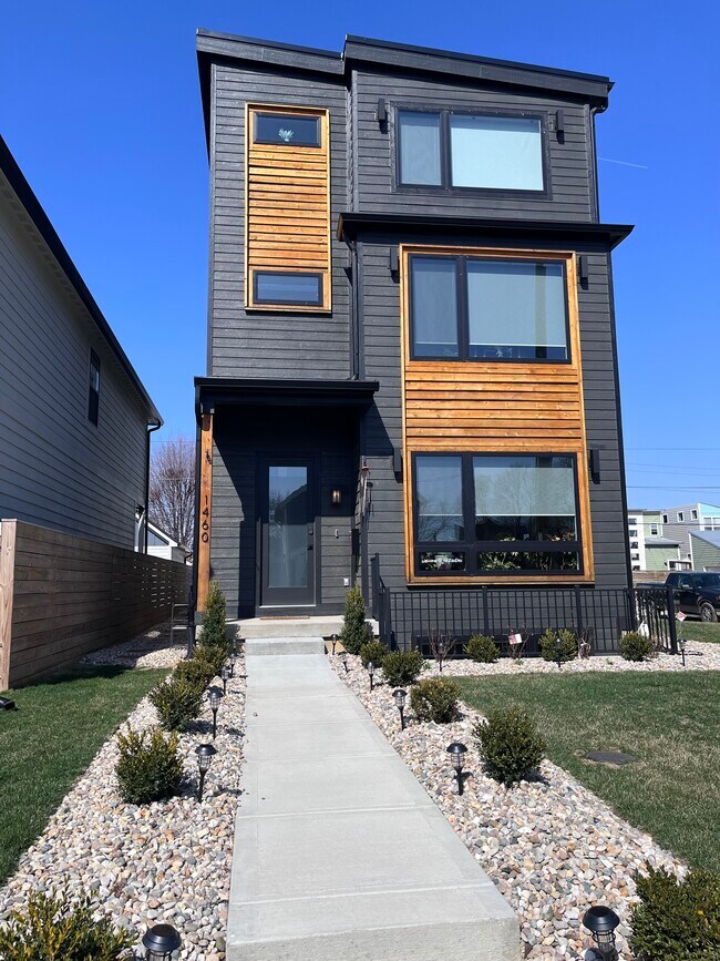 Front - 1460 Spann Ave Apartment