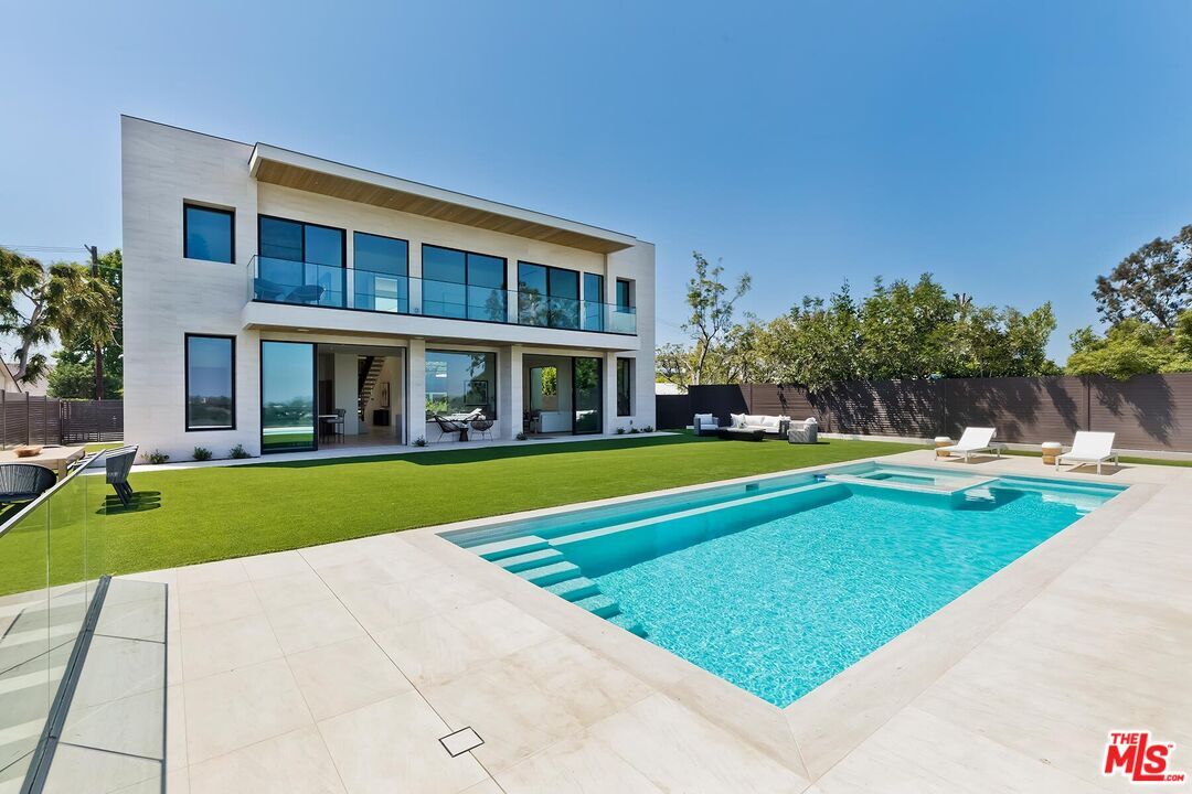 Foto principal - 2580 Roscomare Rd