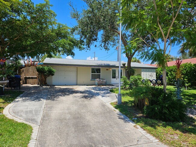 Building Photo - Annual rental – Charming VENICE ISLAND Hom...