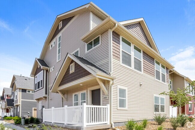 Redstone Ranch Apartments for Rent with Parking - Denver, CO - 10 ...