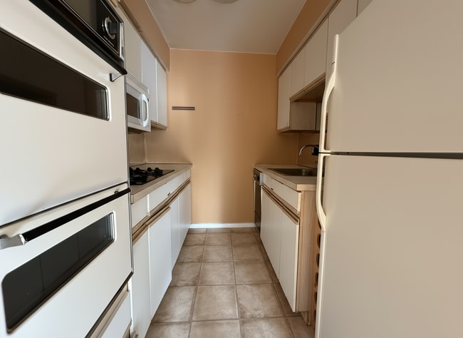 Building Photo - 6901 Valley Ave