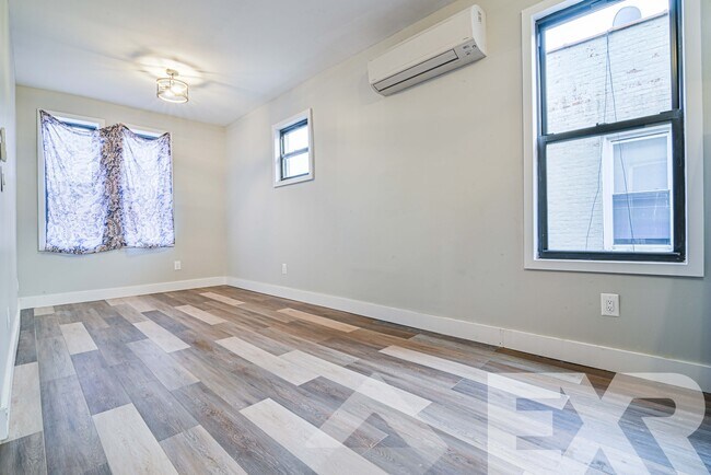 Building Photo - 1148 Rogers Ave