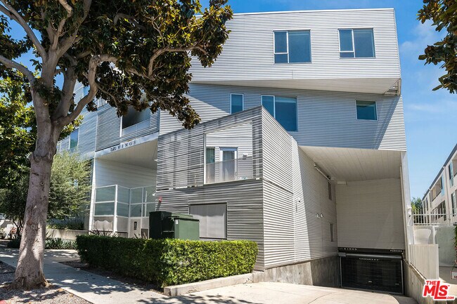 Foto del edificio - 1030 Kings Rd