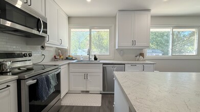 Building Photo - 849 Osgoode Dr