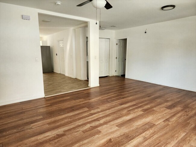 Building Photo - Beautiful Renovated Home in Charming Neigh...