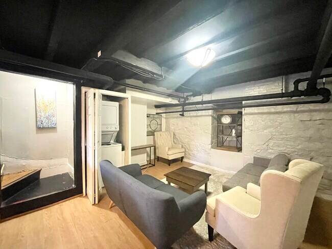 Foto del edificio - 4 Champney Pl