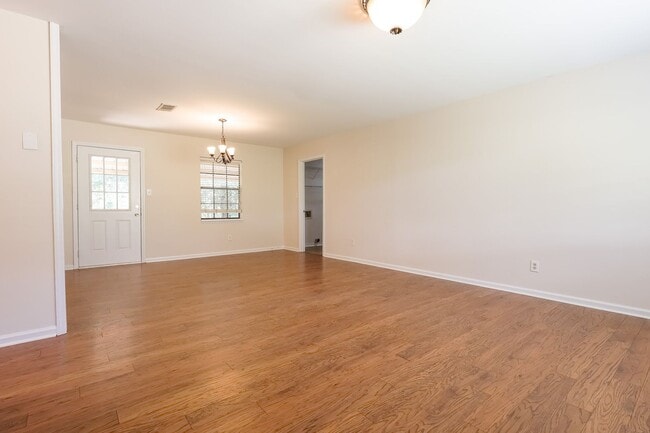 Building Photo - 3 BR 2 bath home in Troy