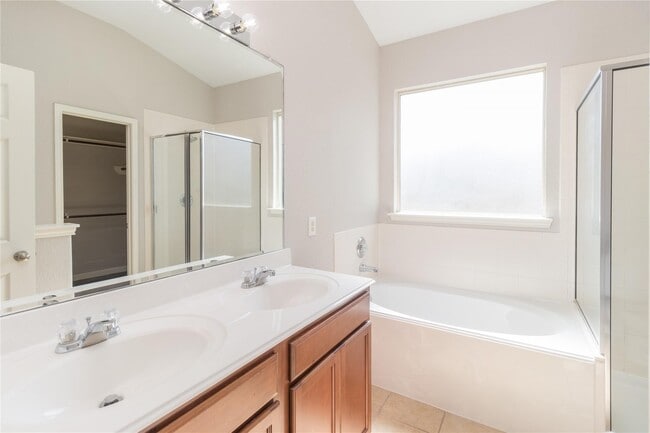 Foto del edificio - 23523 Maple Vista Ln