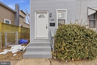 Building Photo - 923 Ridgeway St