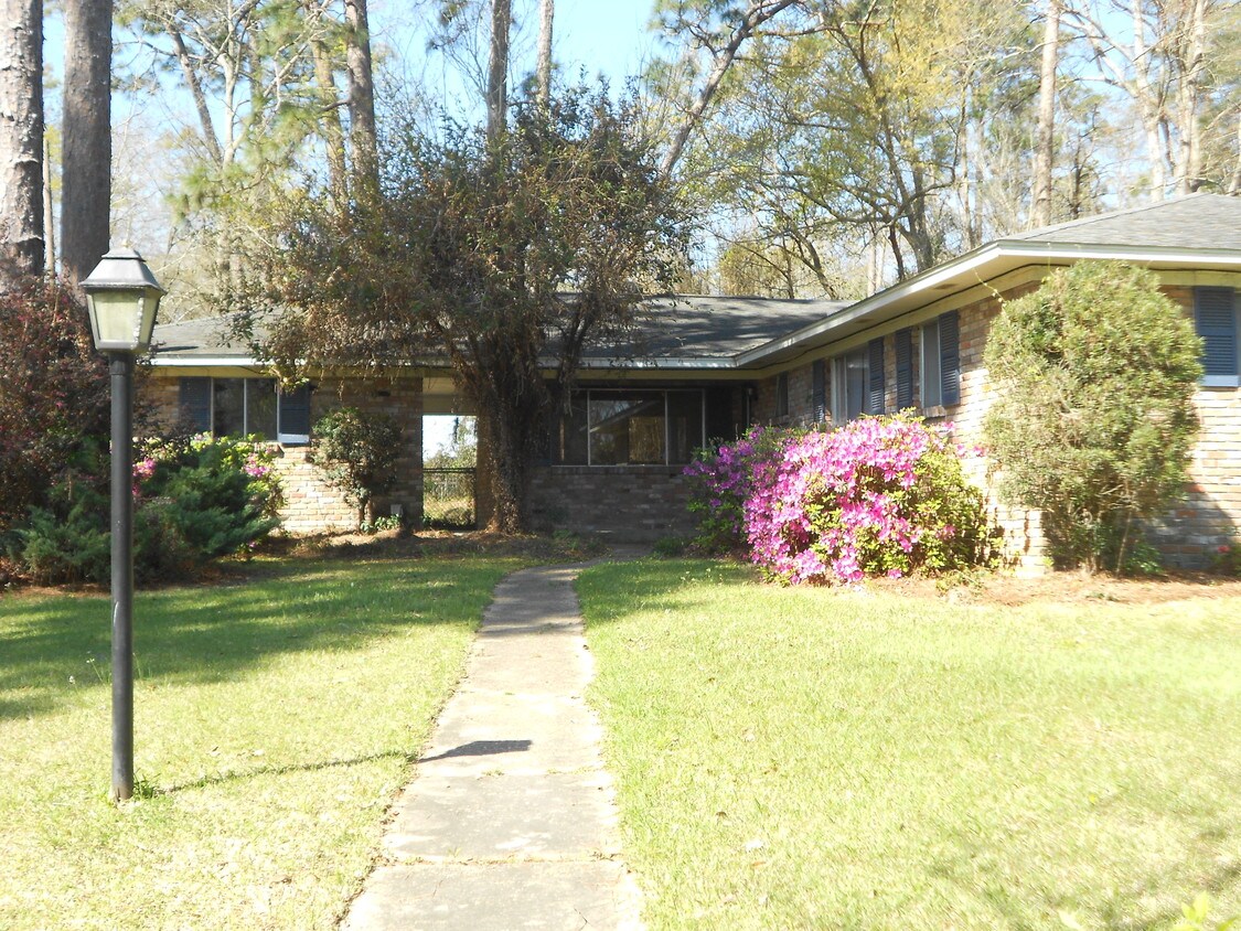 355 Emerson Dr, Hattiesburg, MS 39401 House Rental in Hattiesburg, MS