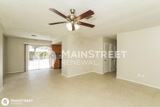 Foto del edificio - 323 Midfield Lane, Port St. Lucie, FL 34983