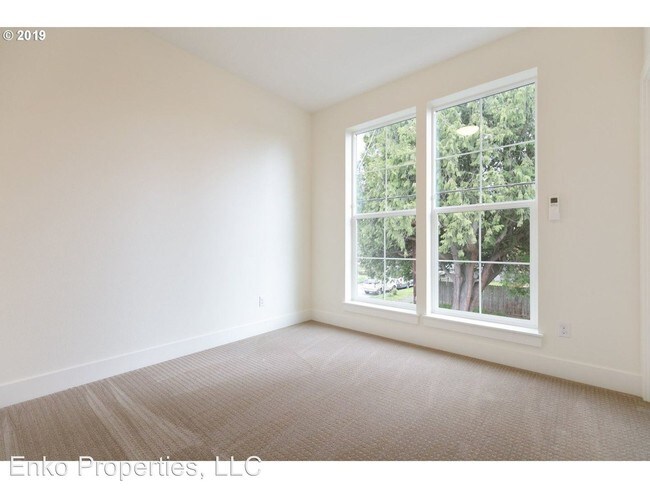 Building Photo - 1250-1290 N Blandena St