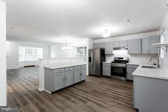 Building Photo - 10400 Vista Gardens Dr